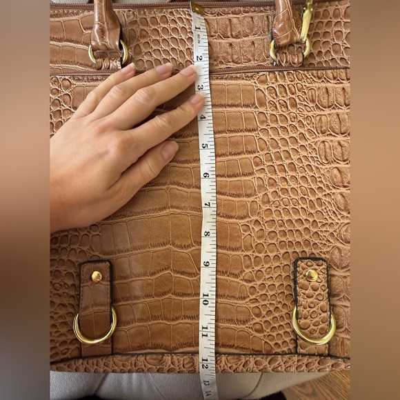 Bueno-  Crocodile Pattern Tan Handbag / laptop bag - Picture 4 of 5